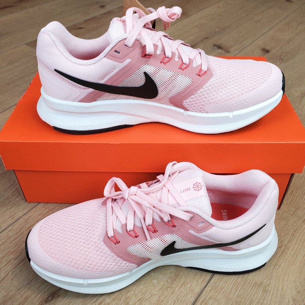 Nike Pink and Black Women's Athletic Running Shoes - Picture 2 of 11